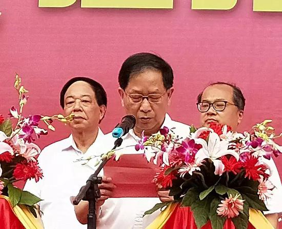 江蘇省自(zi)行車電動(dong)車協會理(li)事長陸金(jin)龍先生