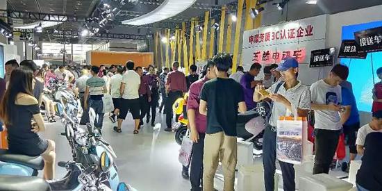 五羊(yáng)電摩資質(zhi)+3C認證吸引(yin)衆多與會(hui)經銷商的(de)關注
