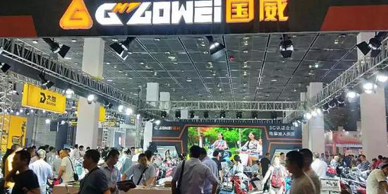 國威(wei)展台人氣(qi)火爆！