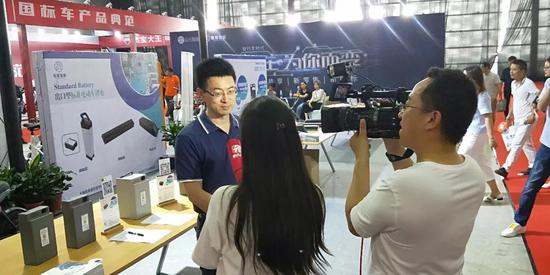 首(shou)次亮相的(de)銳祺憑其(qi)科技精品(pin)一博出位(wèi)！