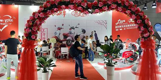 五(wǔ)星黑馬獨(du)辟溪徑，“我(wo)愛你”新品(pin)類獲贊無(wu)數